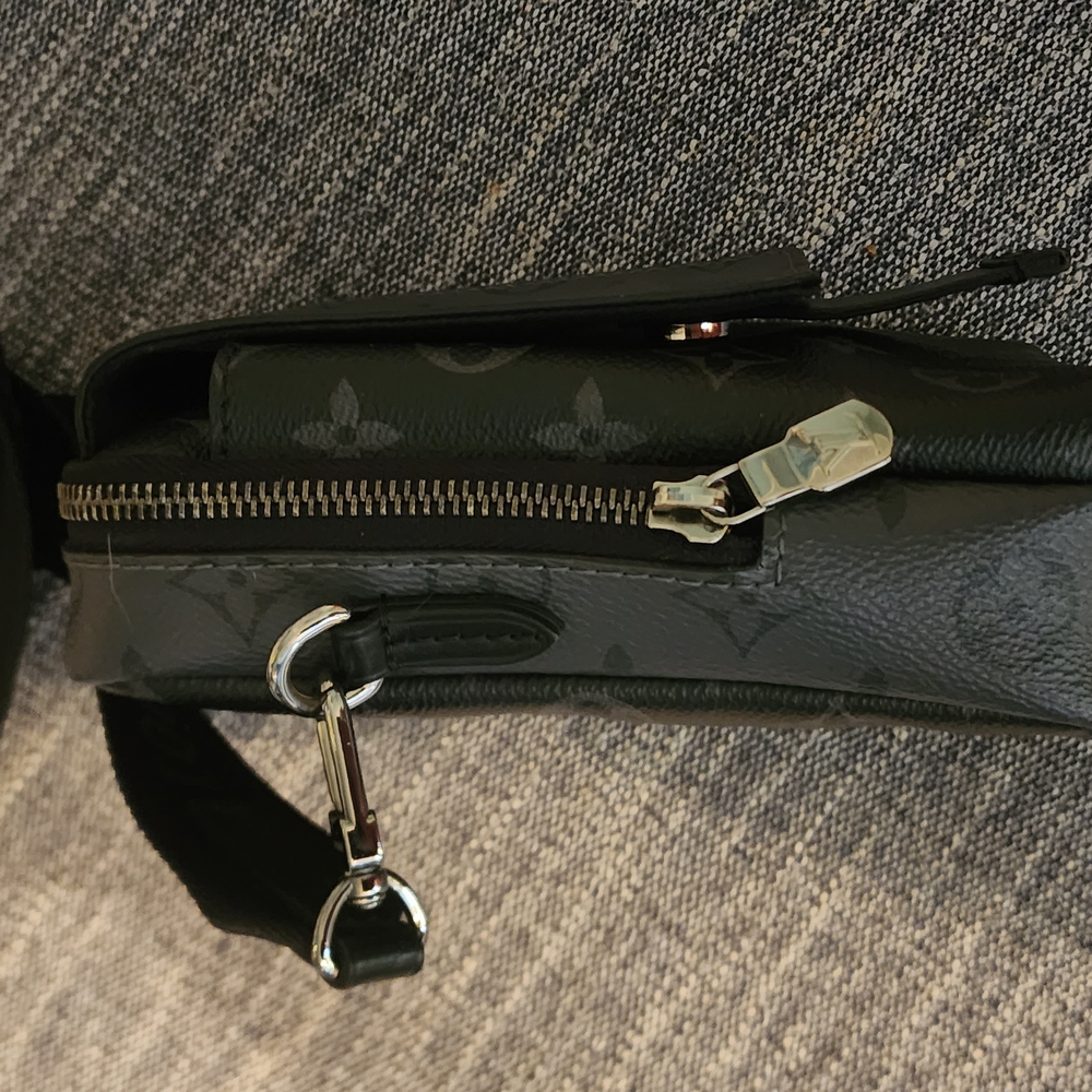 Louis Vuitton Black Monogram Men's Bag - Picture 3 of 9